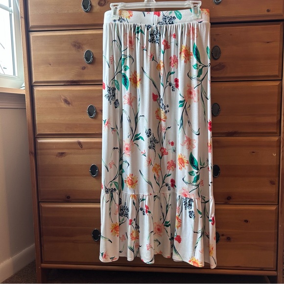 White Floral Long Knit Maxi Skirt St. John’s Bay - Picture 6 of 7